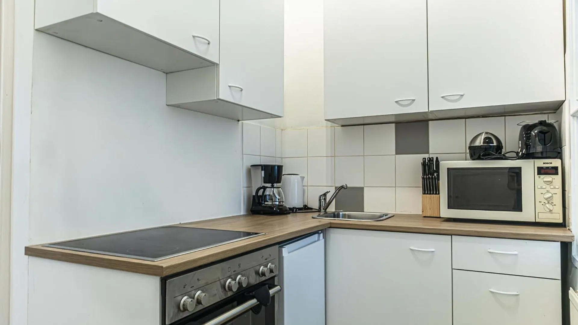 Pleasant 2Br Apt- Near Train Station Hetzendorf Vienne Appartement