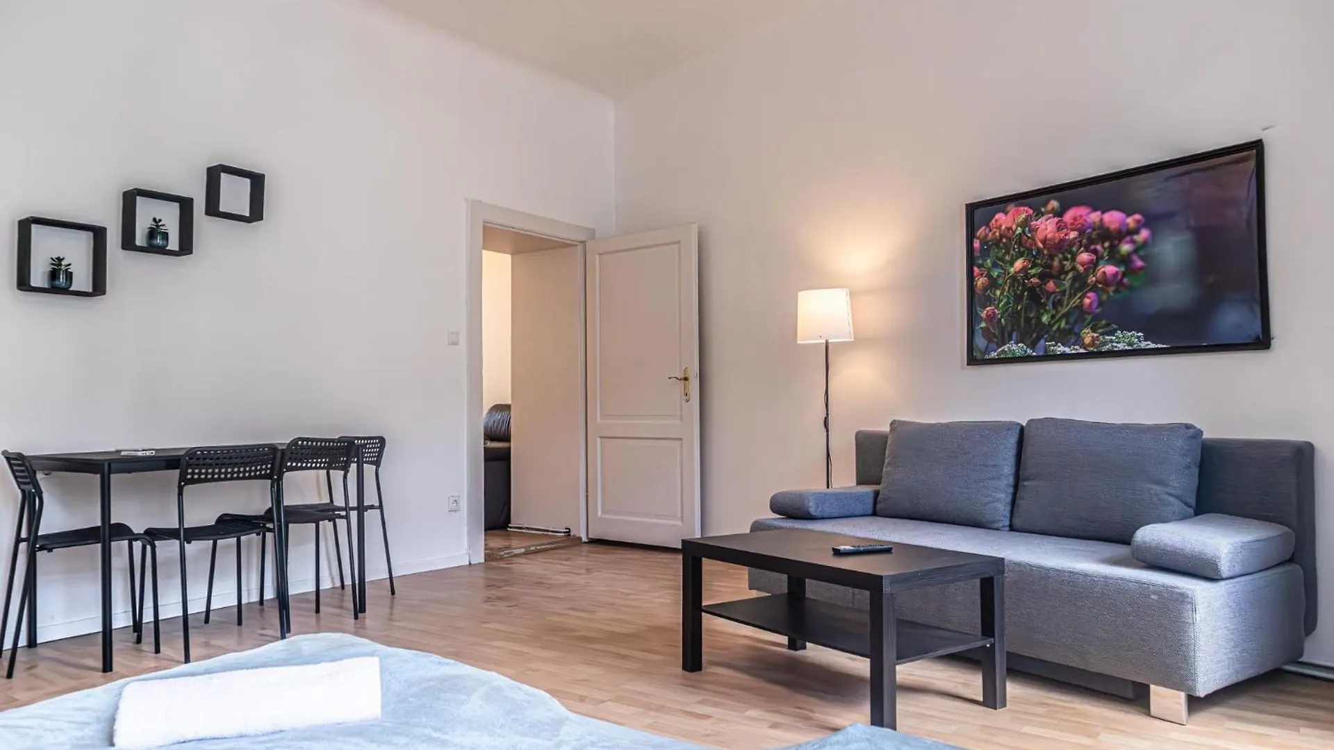 Pleasant 2Br Apt- Near Train Station Hetzendorf Vienne