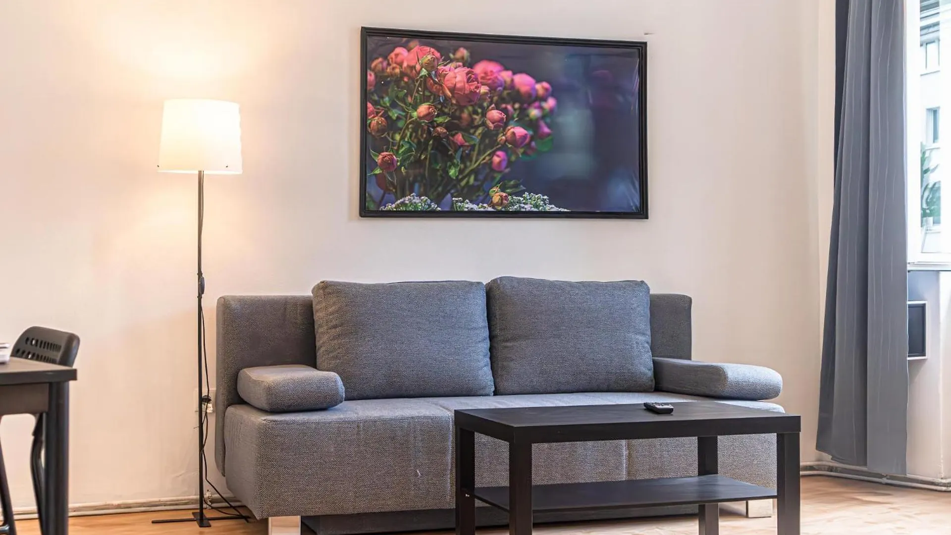 Pleasant 2Br Apt- Near Train Station Hetzendorf Vienne 0*,  Autriche